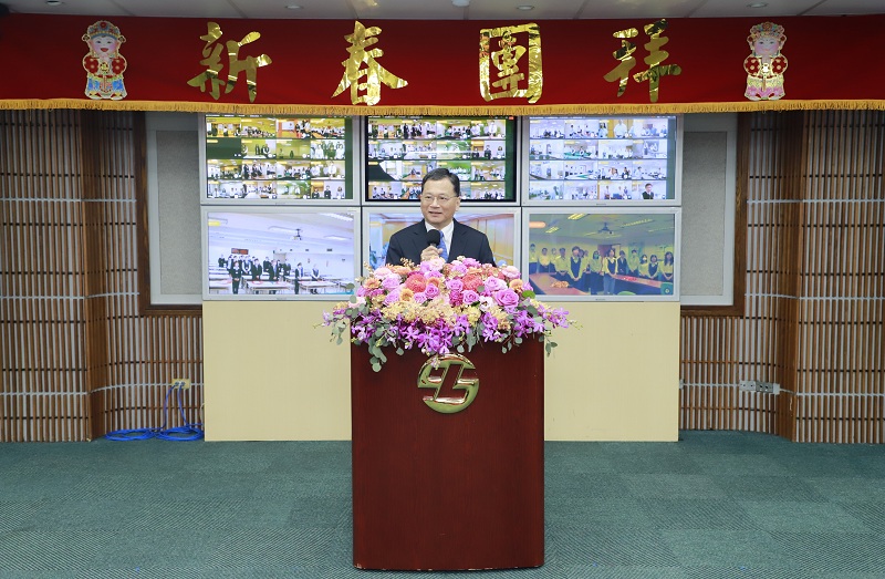 Landbank Chairman He Ying-Ming delivered a speech at the back-to-work ceremony and sent festive greetings to all employees.