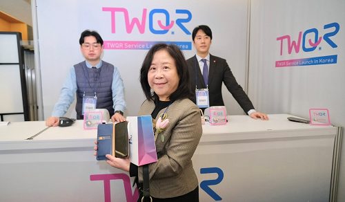 Chairperson Hsieh Chuan-chuan of the Land Bank attended the "TWQR Korea Launch Press Conference" in Korea on January 31 to celebrate TWQR's entry into the Korean market. During the event, she also experienced using TWQR for making payments firsthand.
