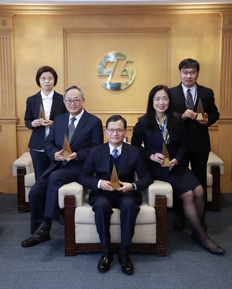 本行獲第22屆國家品牌玉山獎「傑出企業領導人」及「最佳人氣品牌類」全國首獎。