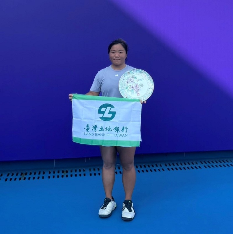 本行女子網球隊隊員梁恩碩勇奪2025WTA250香港公開賽女子雙打銅牌。