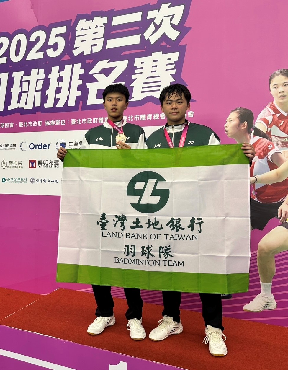 本行羽球隊隊員蔡程瀚（左）搭檔莊宇傑（右）勇奪114年第二次全國羽球排名賽男子乙組雙打季軍。