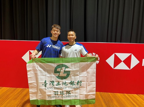 本行羽球隊「麟洋配」王齊麟（左）、李洋勇奪澳洲超級500羽球公開賽銅牌。