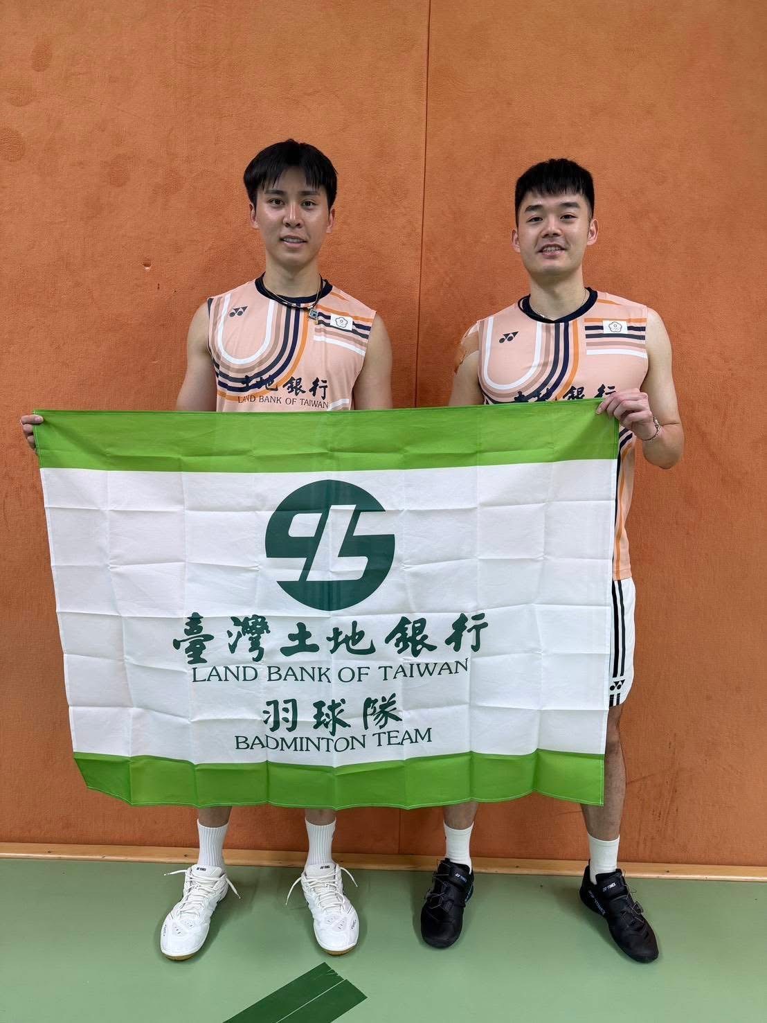 本行羽球隊隊員邱相榤(左)王齊麟勇奪2026德國超級300公開賽男子雙打銅牌