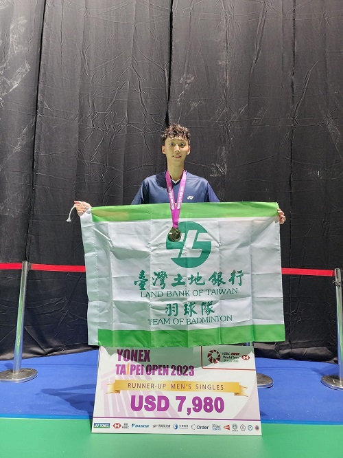 本行羽球隊員蘇力揚於2023年臺北羽球公開賽（超級300）獲得男子單打銀牌成績。